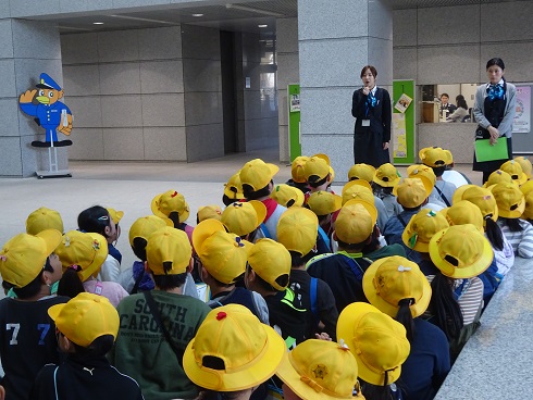 茨城県警察本部に到着 茨城県警察本部に到着