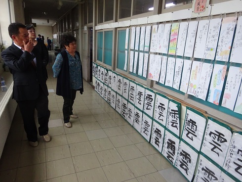 廊下掲示物の参観 廊下掲示物の参観