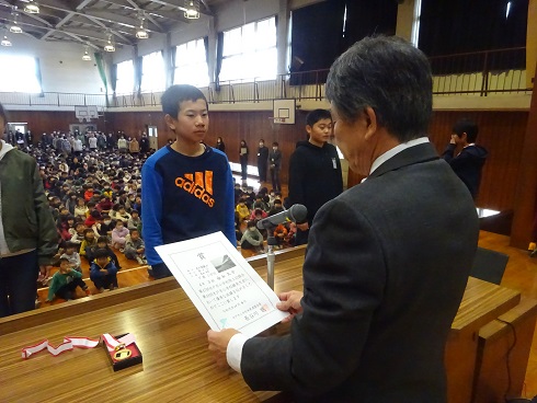 表彰陸上6年走り幅跳び 表彰陸上6年走り幅跳び