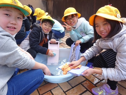 洗濯板でお洗濯！