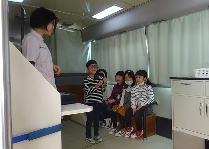 視覚検査の様子