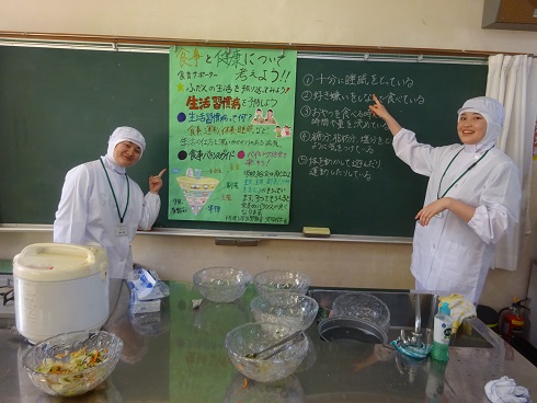 学生ボランティアさんの栄養説明