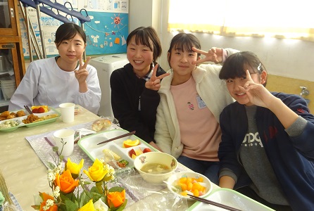 学生ボランティアさんと