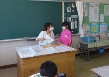 あゆみ配付の様子