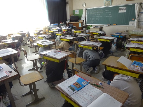 地震時は頭を守る