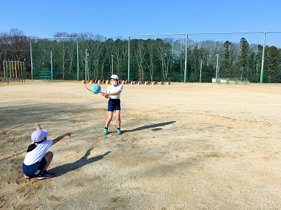 ラケットで