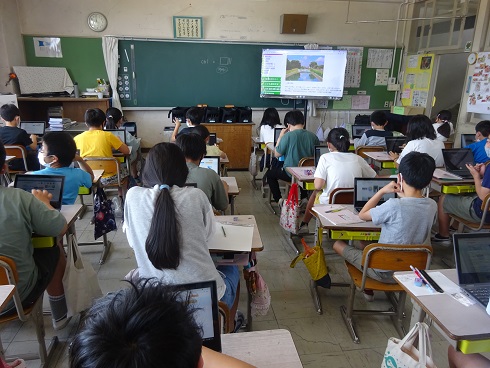 大型モニター 大型モニター