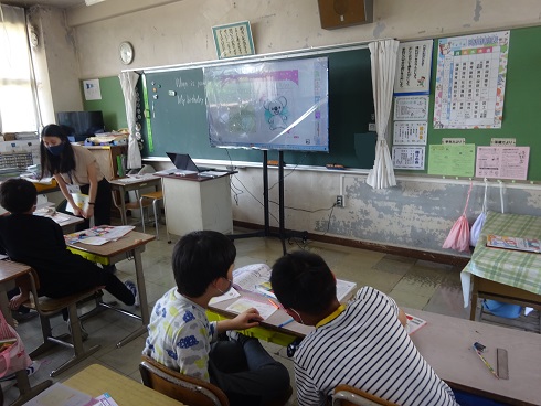 大型モニター 大型モニター