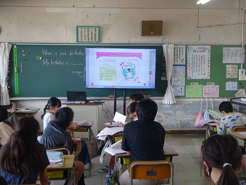 大型モニター