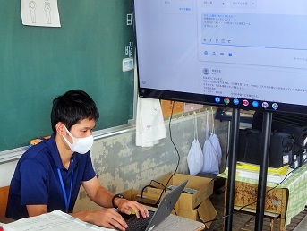 大型提示装置も使ってます。