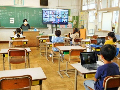 姿勢よく…