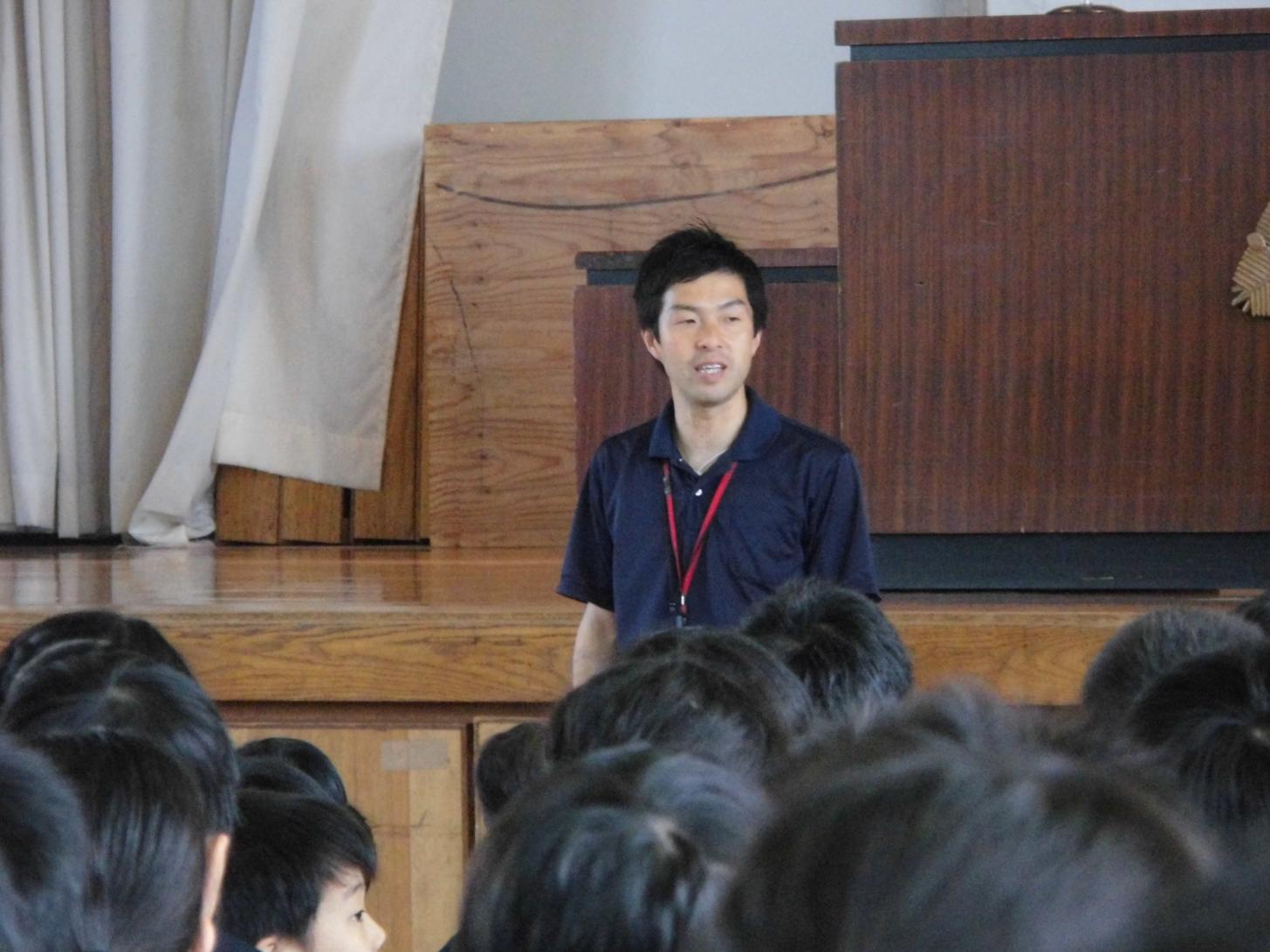 全校朝会2