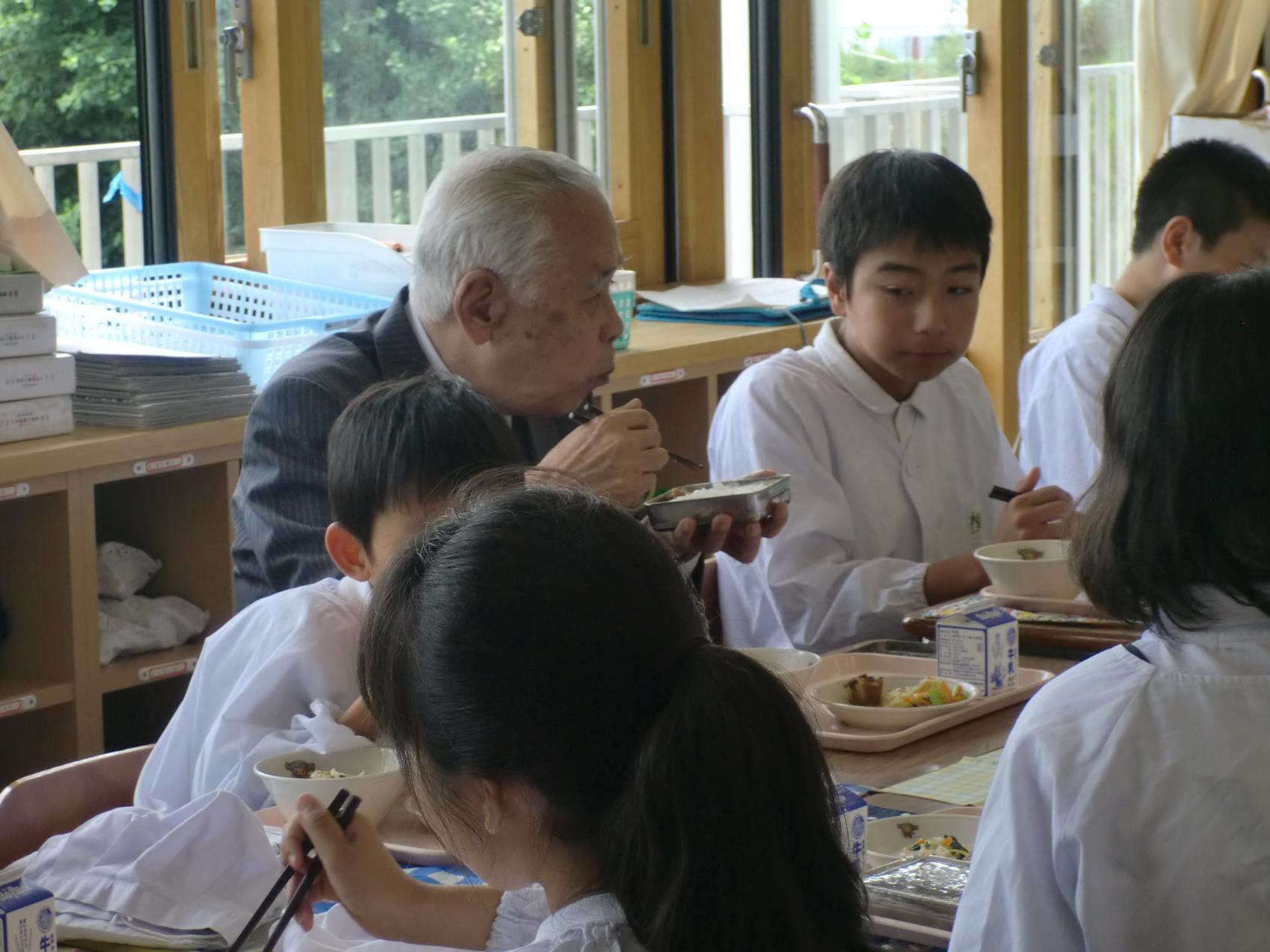 給食