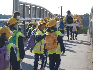 歩いている姿 歩いている姿