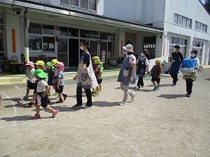 小学校へ 小学校へ