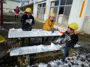 雪遊び 