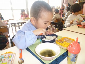 給食 (2) 給食 (2)