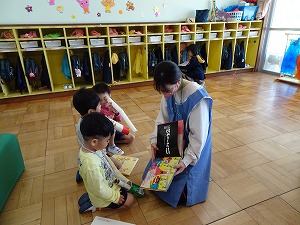大学生 (1) 大学生 (1)