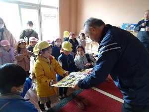 中学生 (4) 中学生 (4)