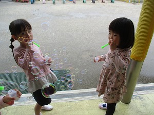 雨の日のシャボン玉1 雨の日のシャボン玉1
