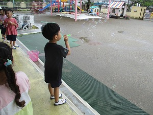 雨の日のシャボン玉2 雨の日のシャボン玉2