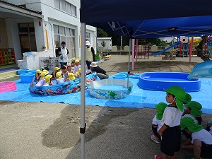 水遊び (1) 水遊び (1)