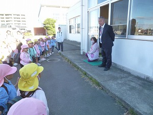 小学校の先生にご挨拶 小学校の先生にご挨拶