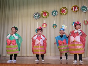 発表会 (1) 発表会 (1)