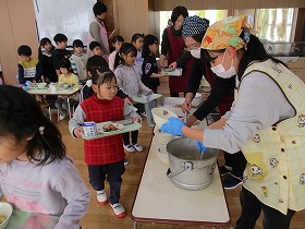 年長・配膳2 年長・配膳2