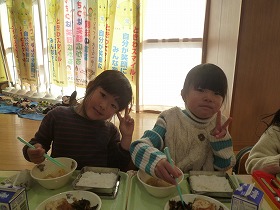 食事中1 食事中1