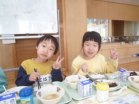 食事中9 食事中9
