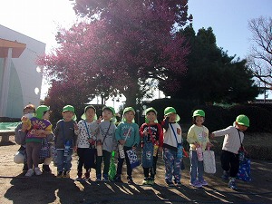 学校探検 (2) 学校探検 (2)