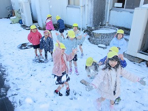 雪 (9) 雪 (9)