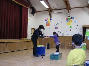 ゆり賞状授与 ゆり賞状授与