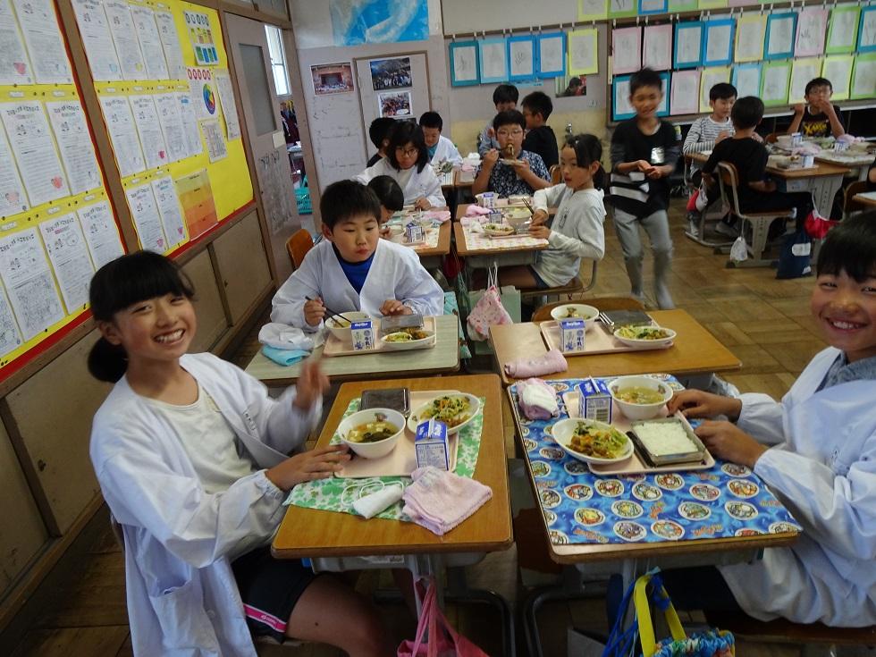 010521 給食5年笑顔