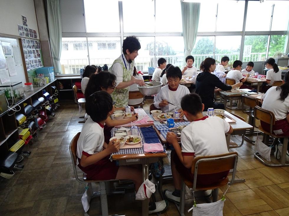 010521 給食6年おかわり