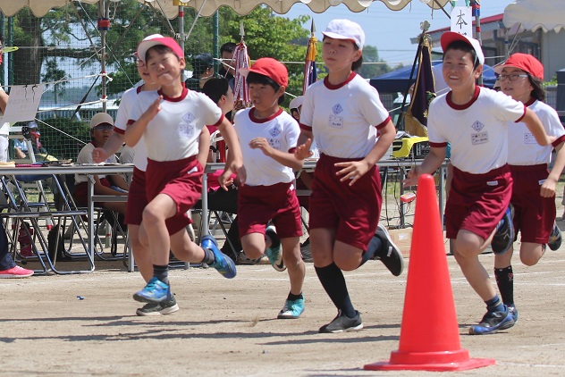 010525運動会3・4年駆け抜けろ (58)