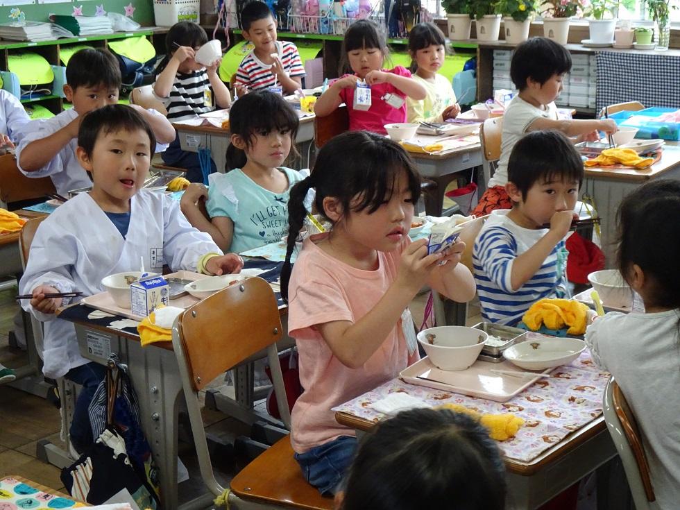 010607 給食風景1年1 010607 給食風景1年1