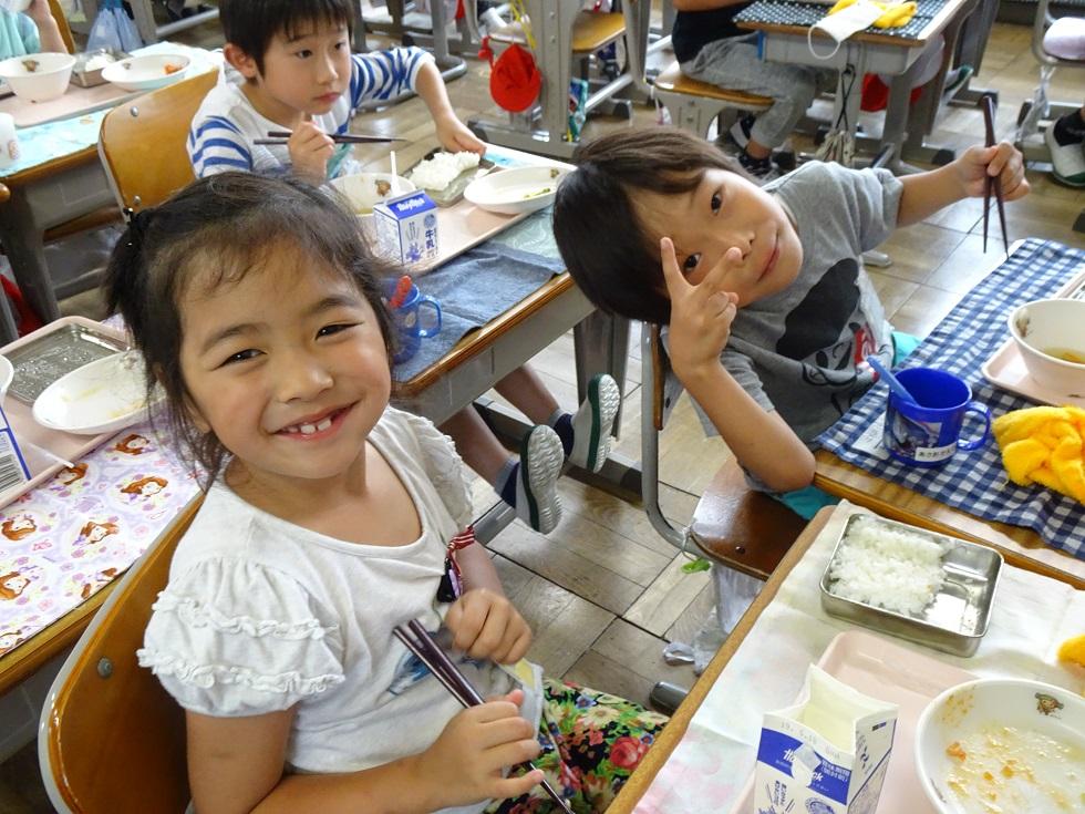 010607 給食風景1年2 010607 給食風景1年2