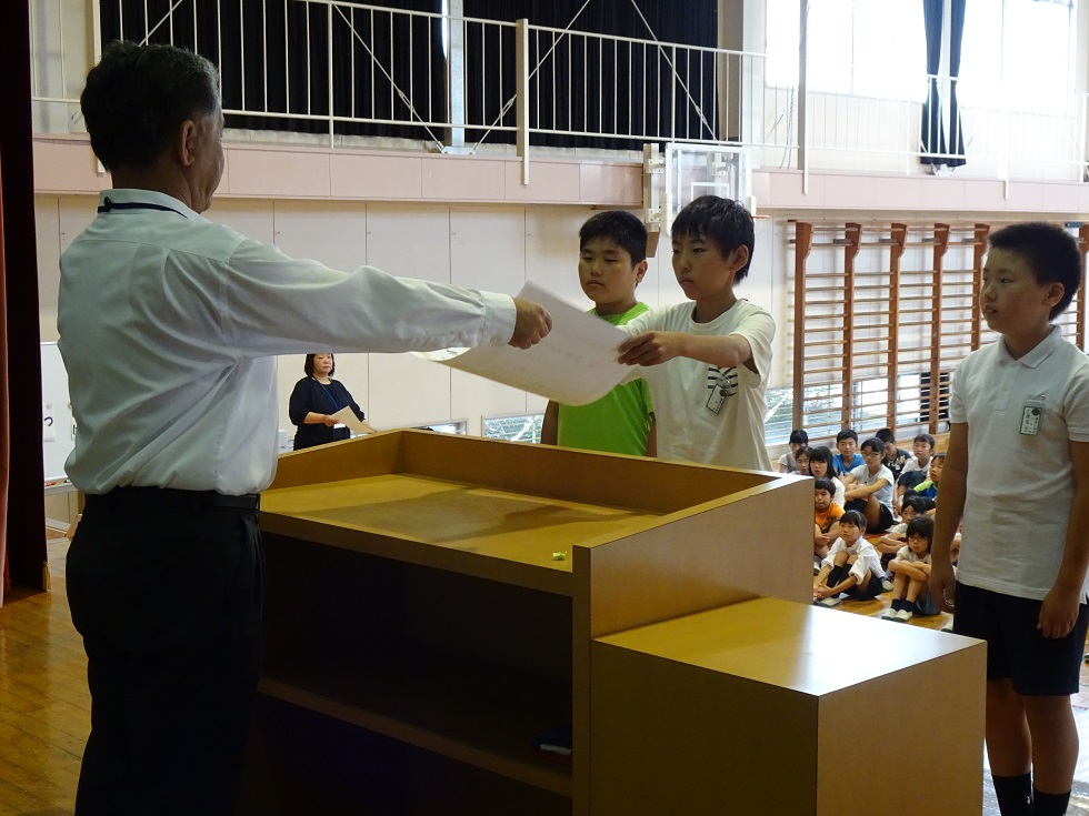 010702 全校朝会表彰3