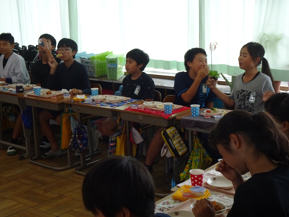 011004 お楽しみ給食6年4 011004 お楽しみ給食6年4