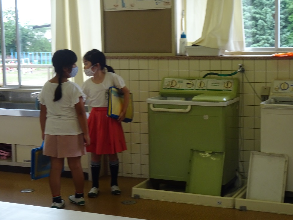 020716 学校探検家庭科室