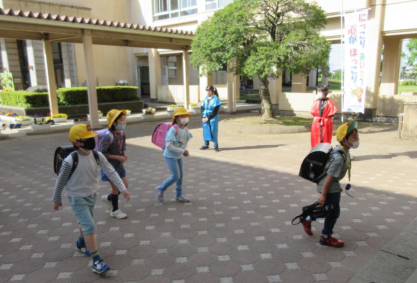 あいさつ運動(1)IMG_0765 あいさつ運動(1)IMG_0765