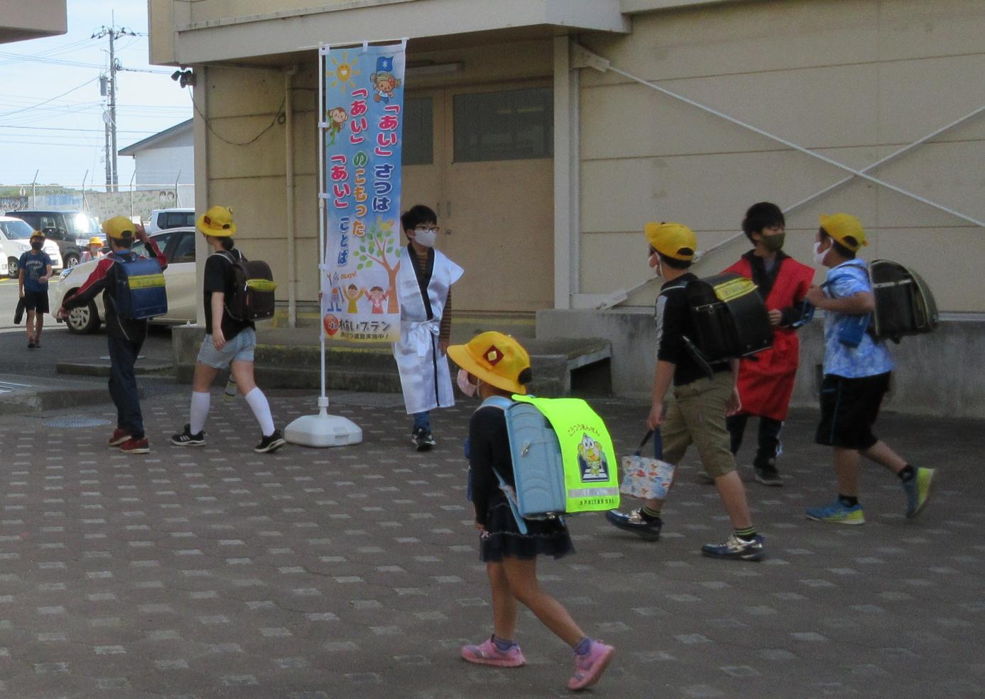 あいさつ運動(2)IMG_0771 あいさつ運動(2)IMG_0771