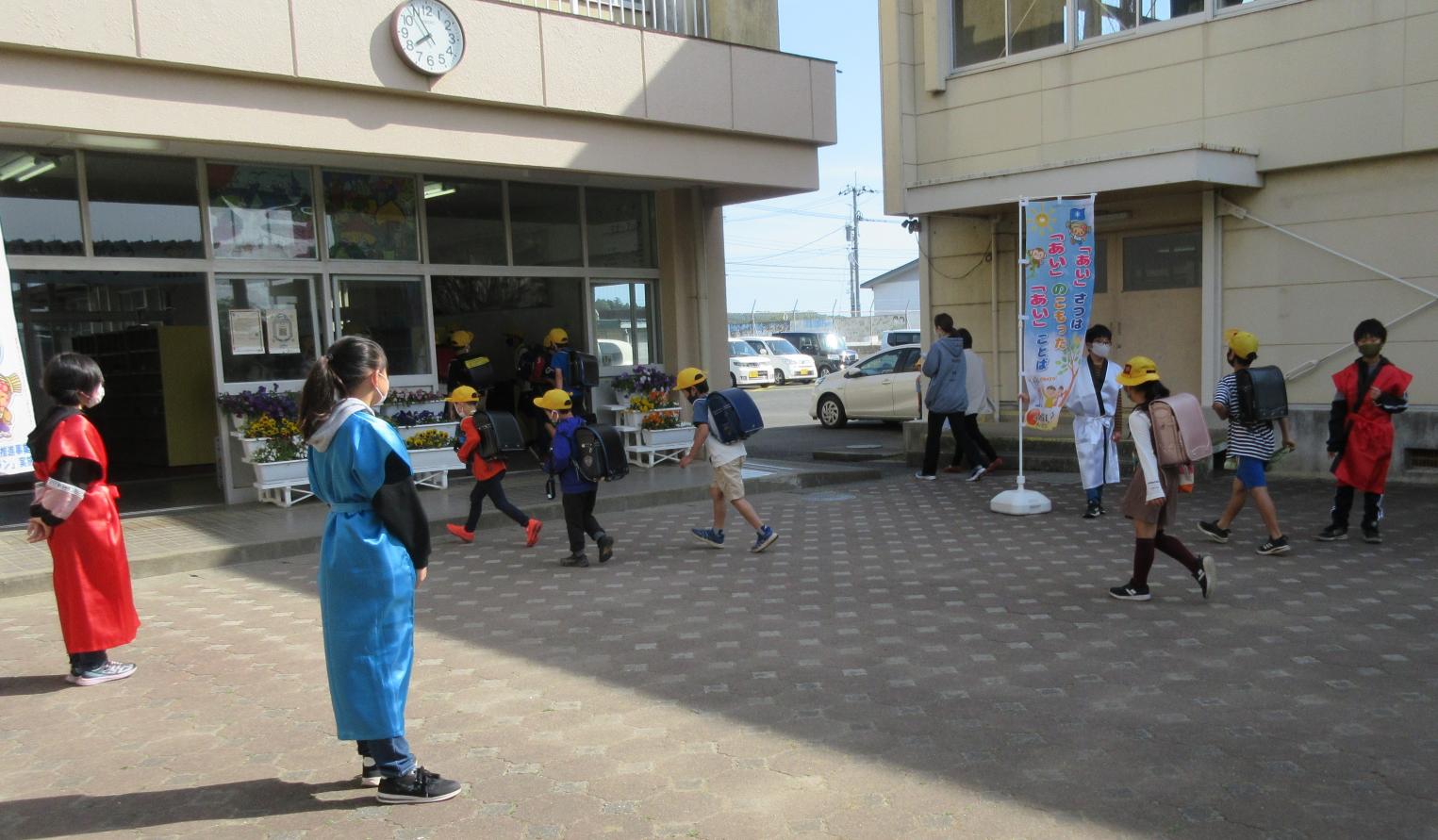 あいさつ運動(3)IMG_0772 あいさつ運動(3)IMG_0772