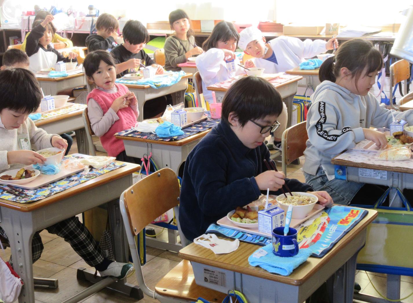 給食4 給食4