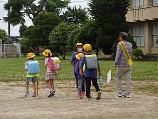 見守り隊と下校1