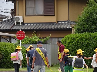 見守り隊と下校 見守り隊と下校