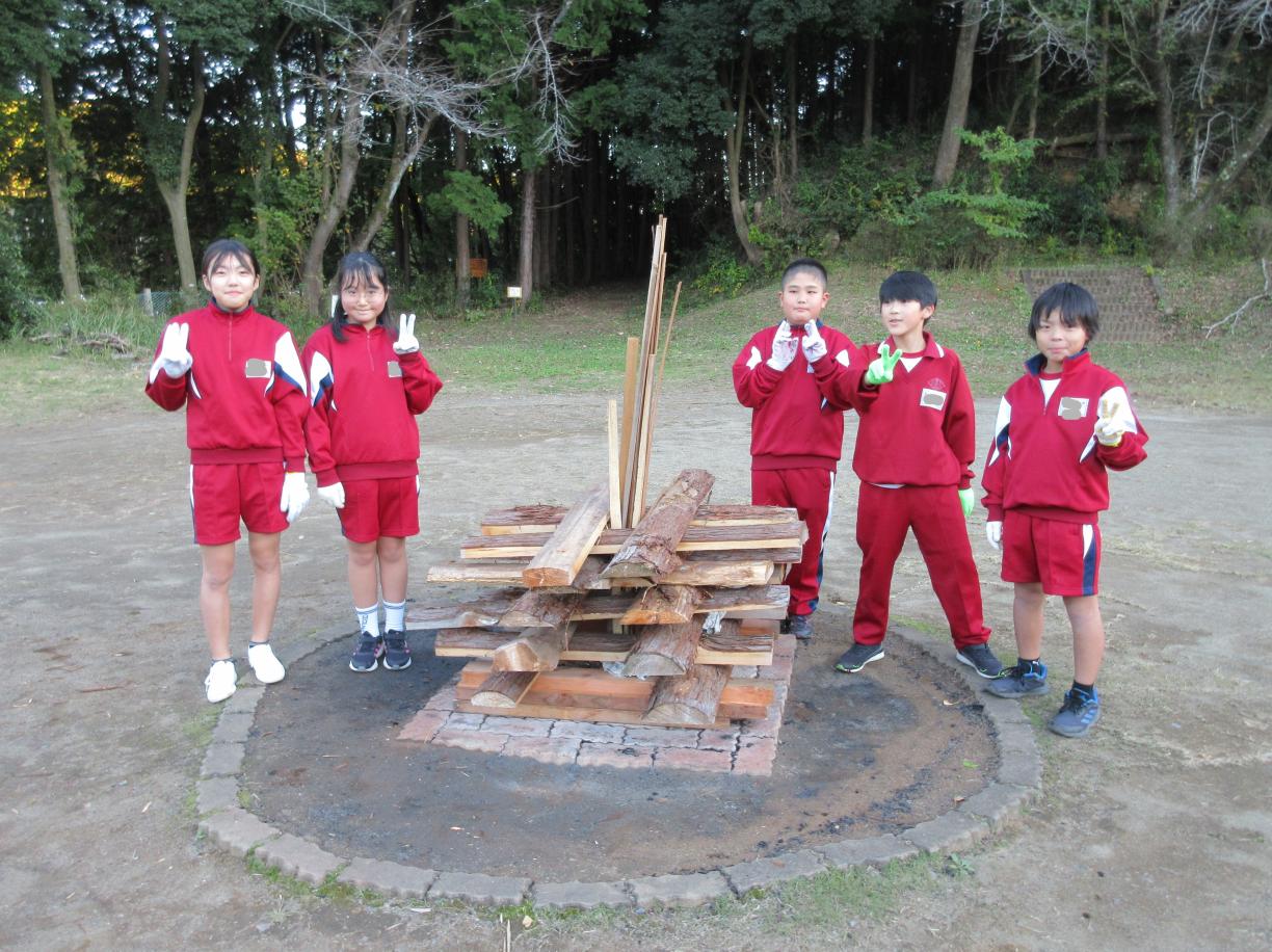 キャンプファイヤー準備 キャンプファイヤー準備