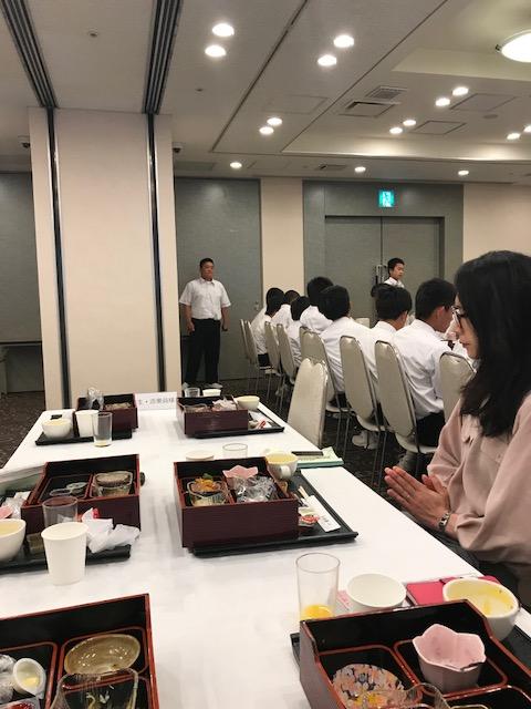 朝食の様子(1) 朝食の様子(1)